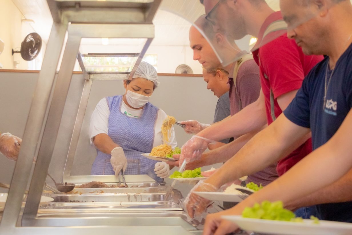 Ratinho Junior sanciona lei que garante segurança alimentar a universitários no Paraná 5 WhatsApp Image 2025 04 24 at 15.40.28