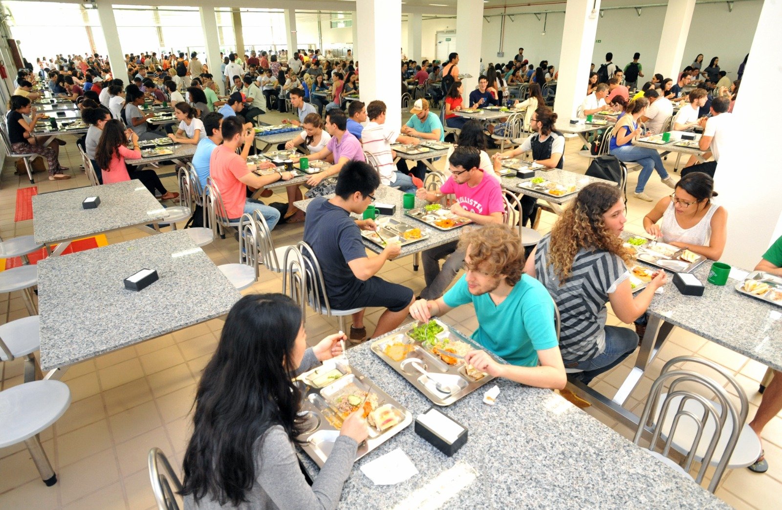 Ratinho Junior sanciona lei que garante segurança alimentar a universitários no Paraná 2 WhatsApp Image 2025 04 24 at 15.41.04