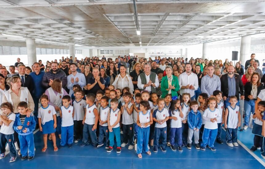 Prefeitura entrega reforma e ampliação do Cmei Zeferino Mozato Krukoski, no Conjunto Thais