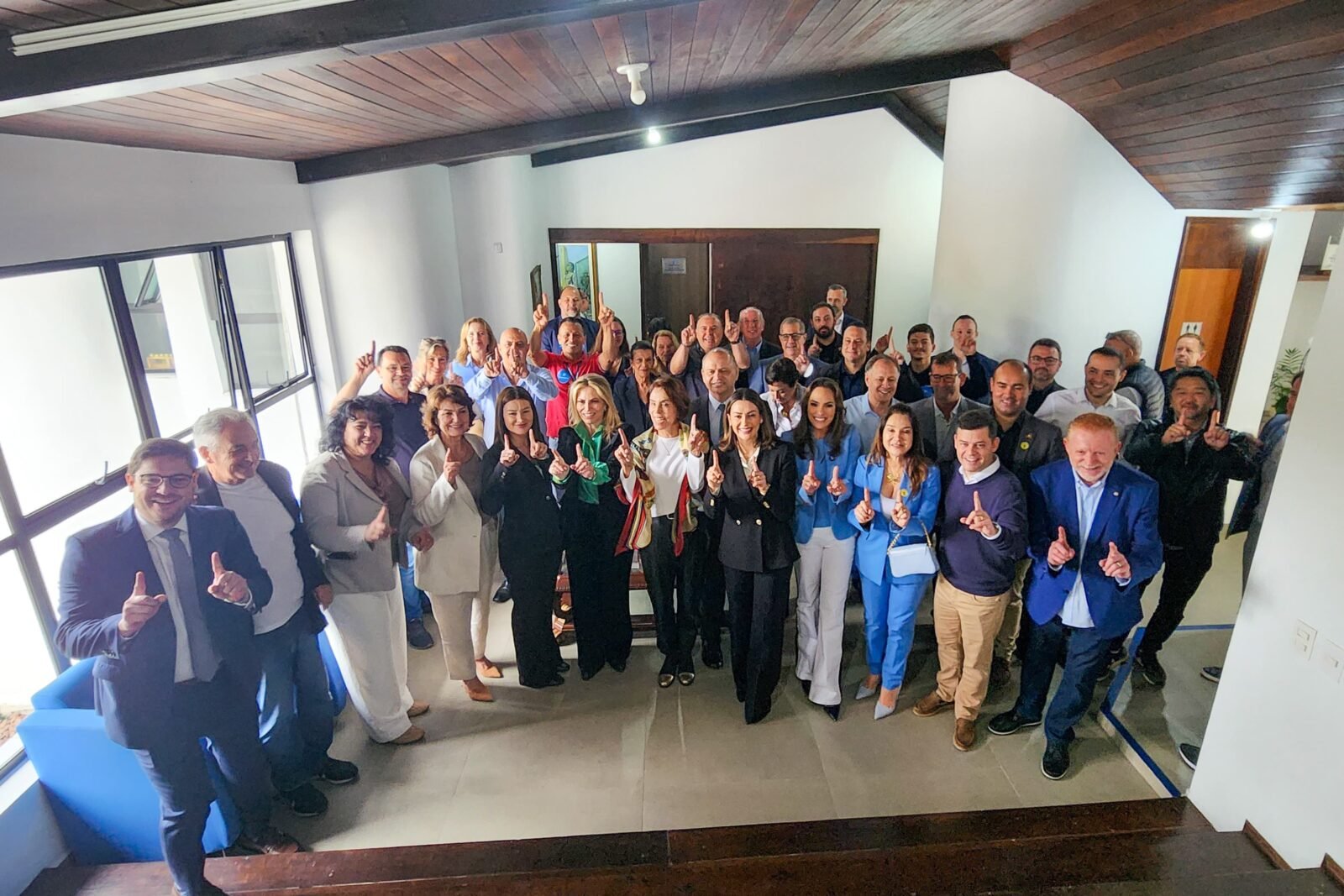 “Venho ao Progressistas com o espírito de fazer o melhor pelo povo paranaense”, afirma Mabel Canto 3 WhatsApp Image 2025 04 28 at 13.46.14