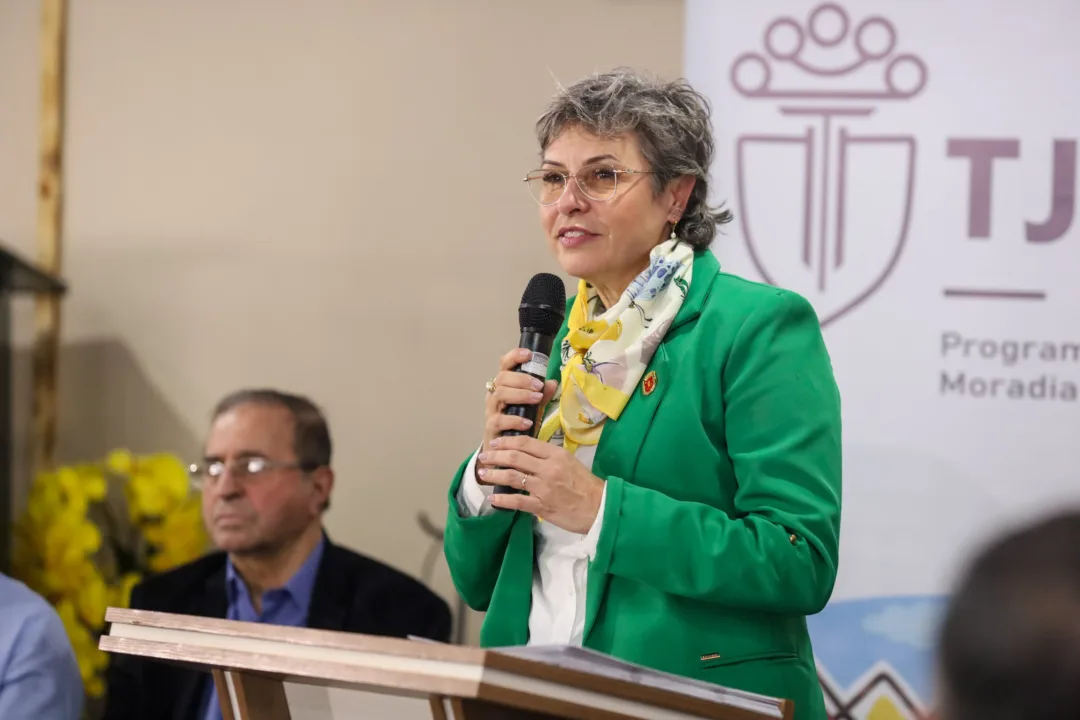 Em Maringá, Programa Moradia Legal entrega escritura de imóveis para famílias que aguardavam regularização há 45 anos 3 a0b1923e a8e7 45f6 902a d665c138ec80