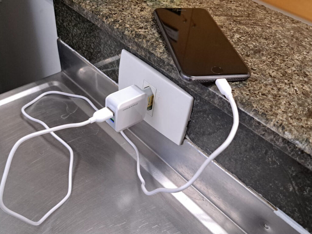 Acidentes com carregadores de celular