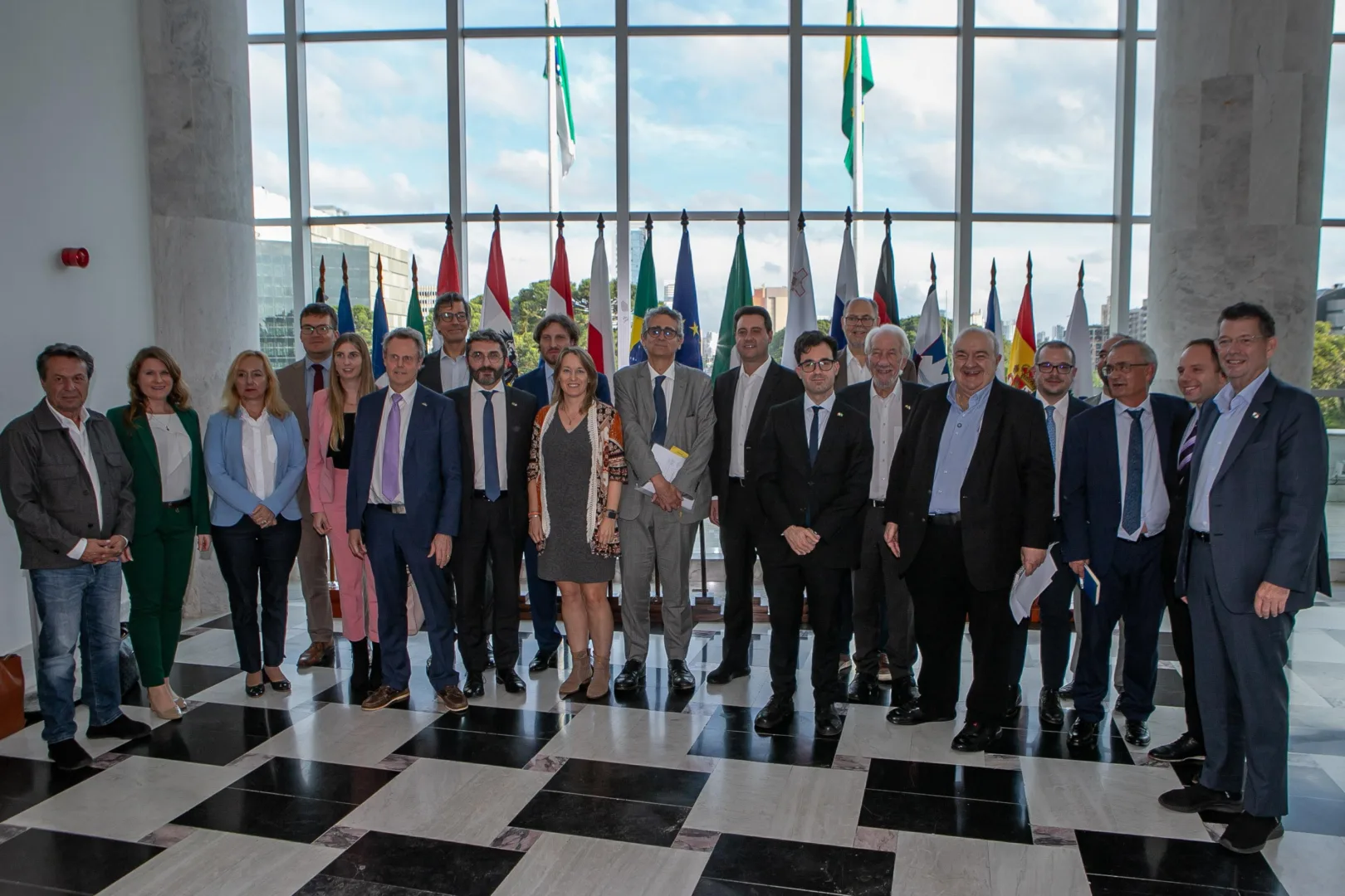 Paraná no mapa global! Ratinho Junior recebe comitiva da União Europeia para fortalecer parcerias, investimentos e impulsionar novas oportunidades no Estado 20 delegacao uniao europeia foto rdziura 5278 0