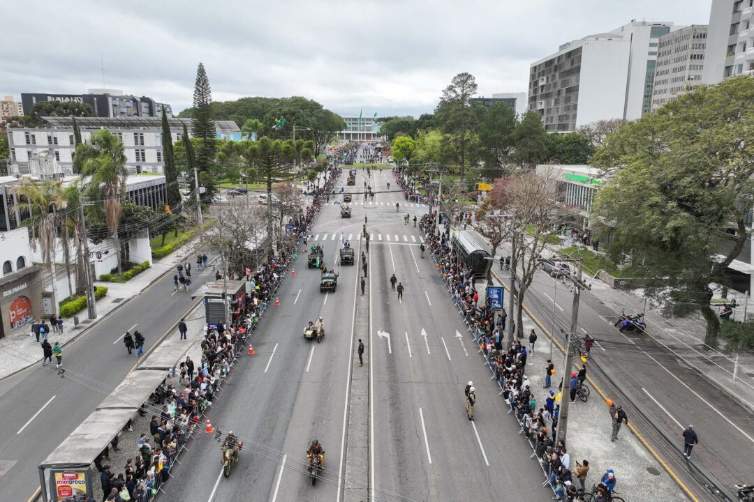 203 anos da Independência: 6,5 mil pessoas desfilam no 7 de Setembro em Curitiba 25 dji 20250907103340 0003 v - Saiba Já News
