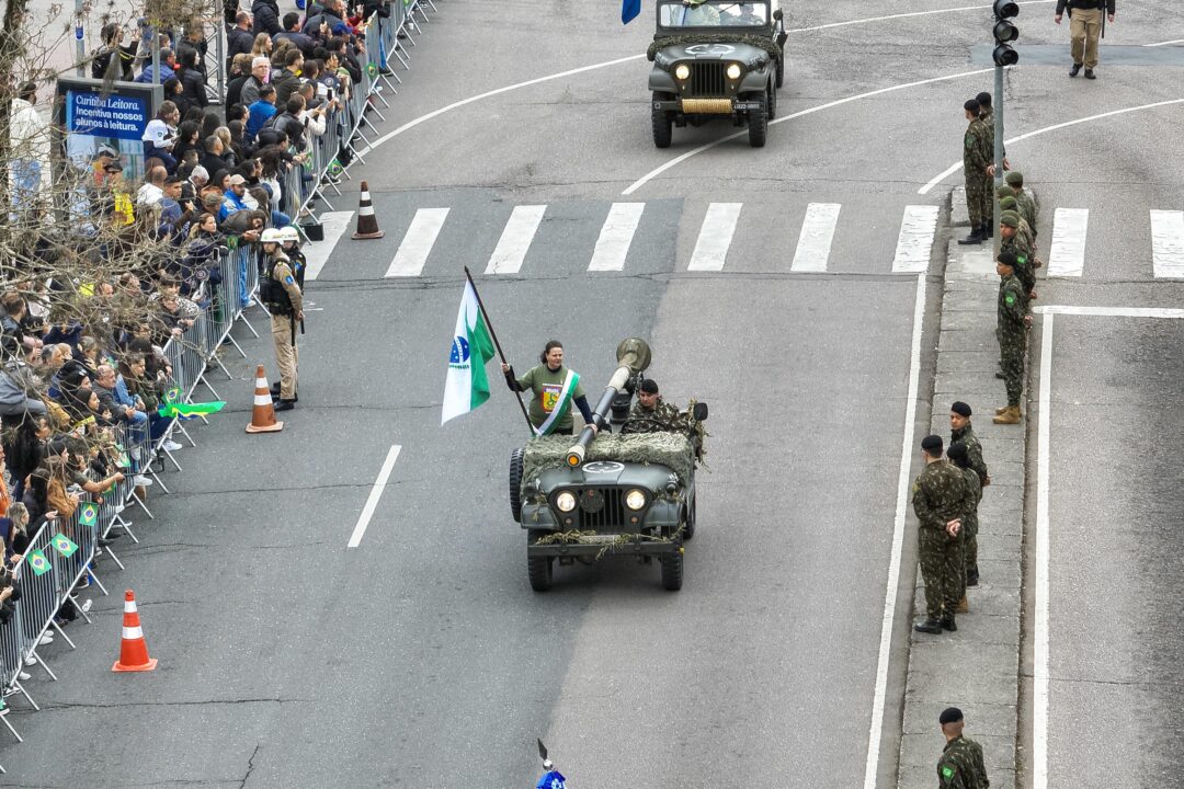 203 anos da Independência: 6,5 mil pessoas desfilam no 7 de Setembro em Curitiba 16 dji 20250907103402 0005 v - Saiba Já News