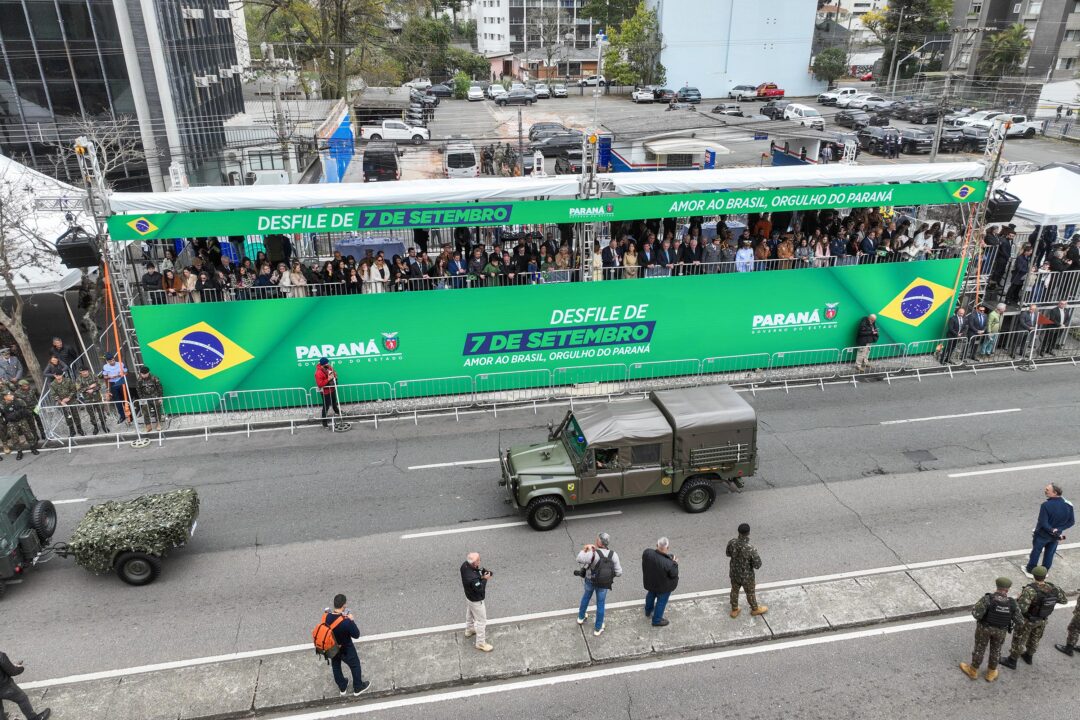 203 anos da Independência: 6,5 mil pessoas desfilam no 7 de Setembro em Curitiba 15 dji 20250907103737 0011 v - Saiba Já News