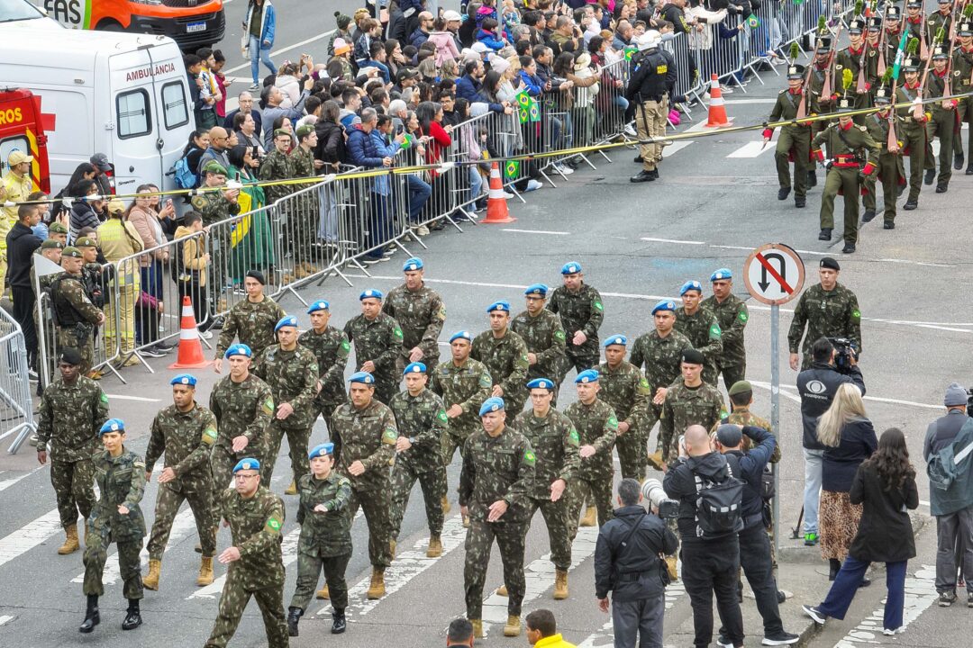 203 anos da Independência: 6,5 mil pessoas desfilam no 7 de Setembro em Curitiba 23 dji 20250907103802 0012 v - Saiba Já News