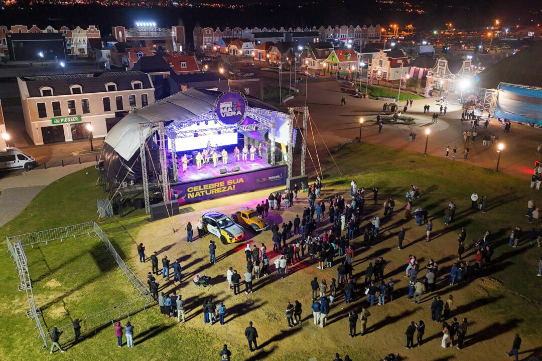 Espetáculo de Fogo surpreende visitantes no Festival de Primavera em Castro 22 foto 51 1 - Saiba Já News