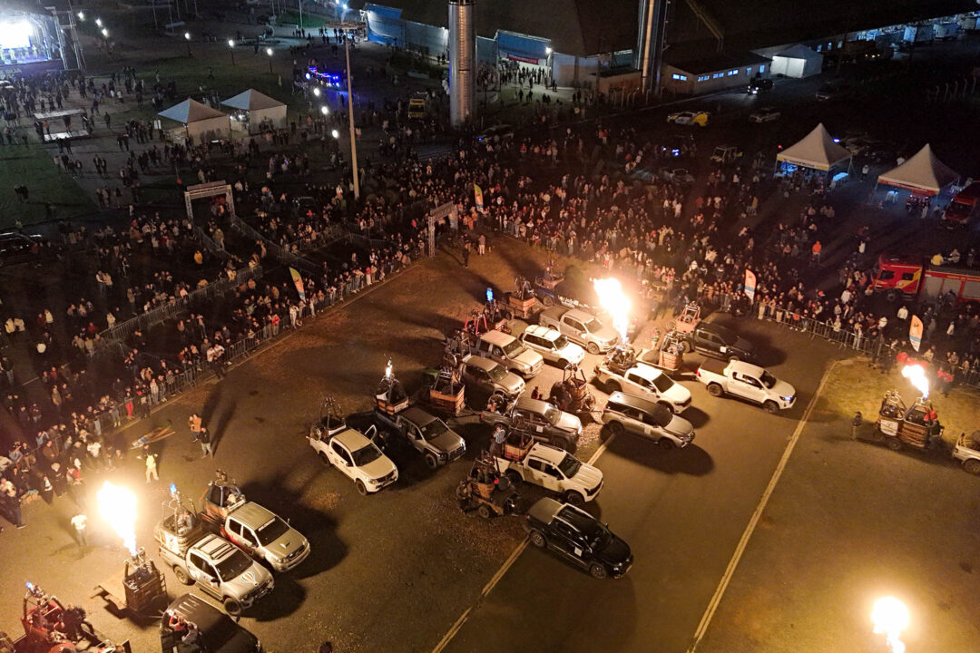 Espetáculo de Fogo surpreende visitantes no Festival de Primavera em Castro 18 foto 56 1 - Saiba Já News