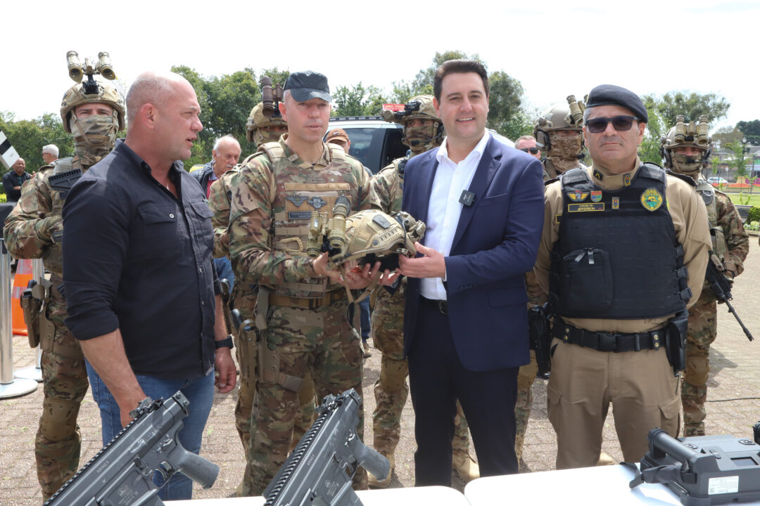 Estado investe R$ 116 milhões em helicópteros, fuzis, viaturas e tecnologia para forças de segurança 44 governador entrega de viaturas e equipamentos 16 09 25 431 - Saiba Já News