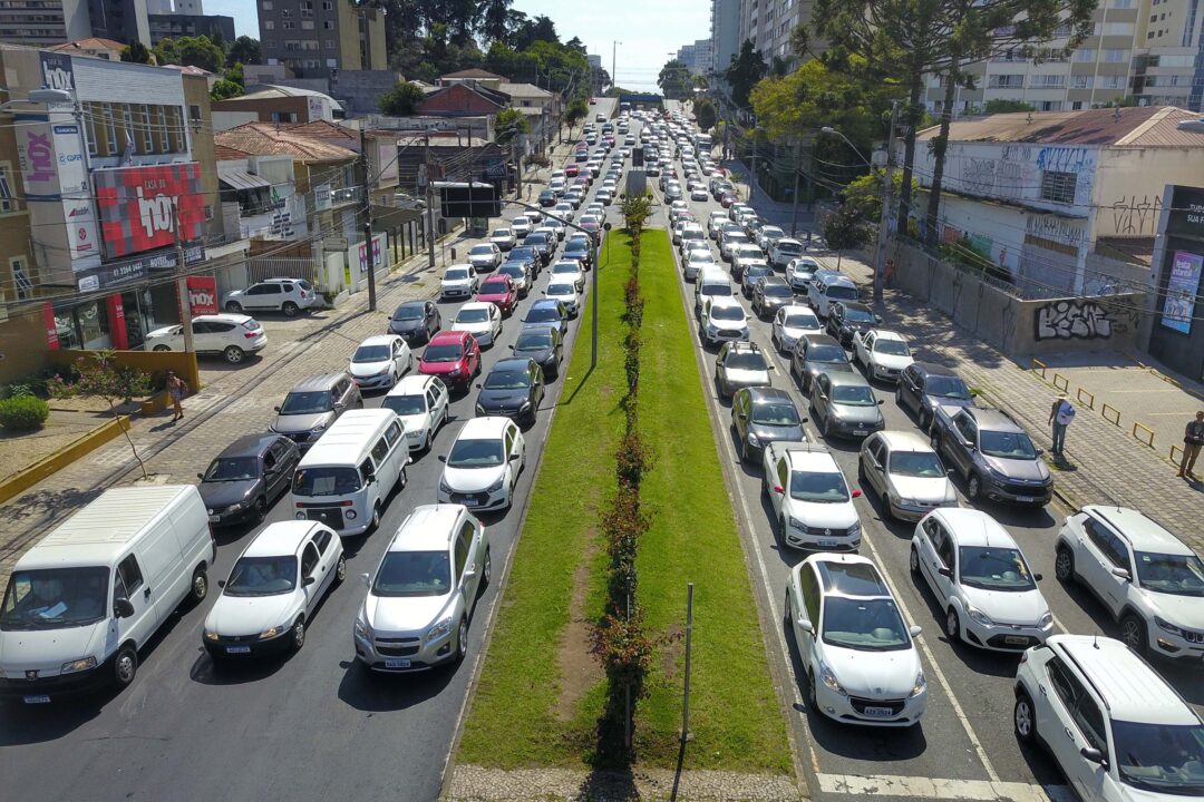 Emplacamentos de veículos aumentam 11% no Paraná após anúncio de redução do IPVA 2 IPVA, veículos no Paraná, trânsito