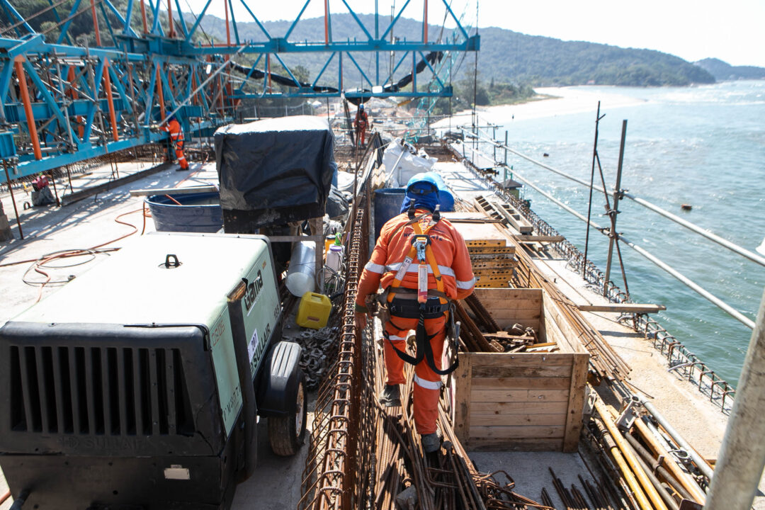 Começa a instalação dos cabos de aço no trecho estaiado da Ponte de Guaratuba 25 ponte guaratuba foto rdziura 6431 - Saiba Já News