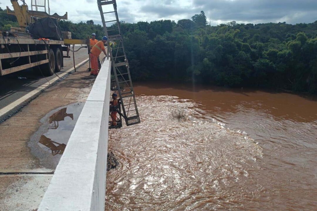 Ponte sobre o Rio Ivaí entre Floresta e Engenheiro Beltrão passa por reformas 5 pr 317 ponte rio ivai reforma 003 - Saiba Já News
