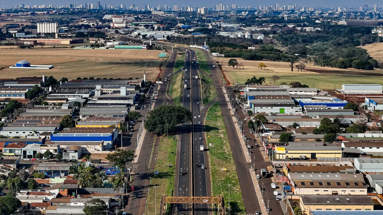 Lote 4, PR-323 entre Maringá e Umuarama, na região Noroeste