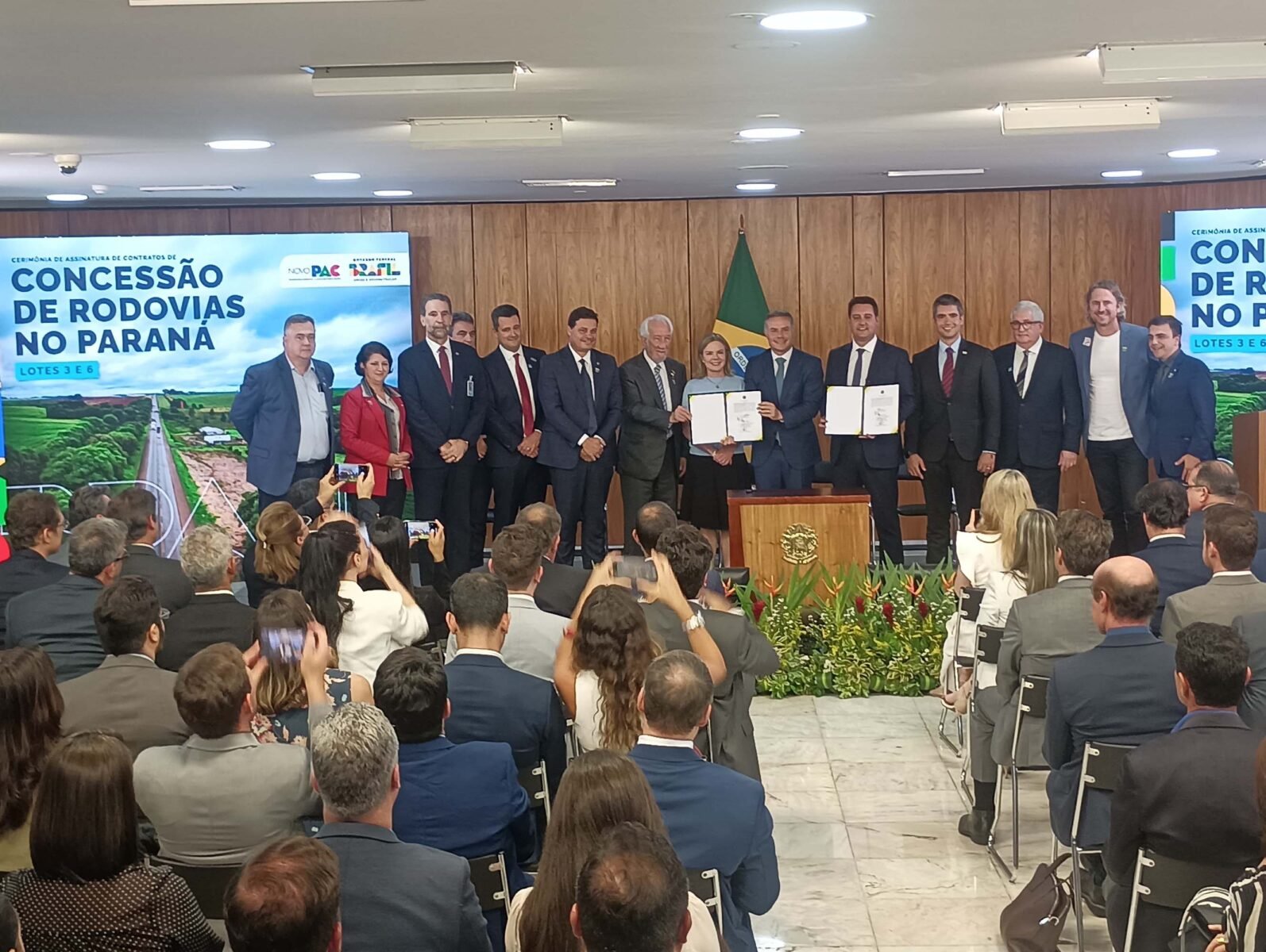 Concessões rodoviárias: com R$ 36 bilhões em obras, contratos dos lotes 3 e 6 das rodovias paranaenses são assinados 12 lotes 3 e 6 das rodovias paranaenses