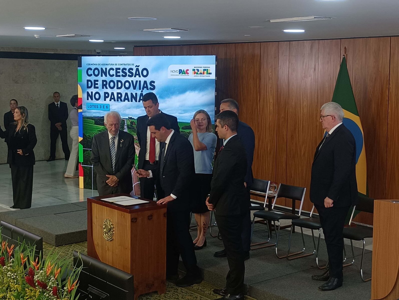 Concessões rodoviárias: com R$ 36 bilhões em obras, contratos dos lotes 3 e 6 das rodovias paranaenses são assinados 9 whatsapp image 2025 04 28 at 15.49.47 1