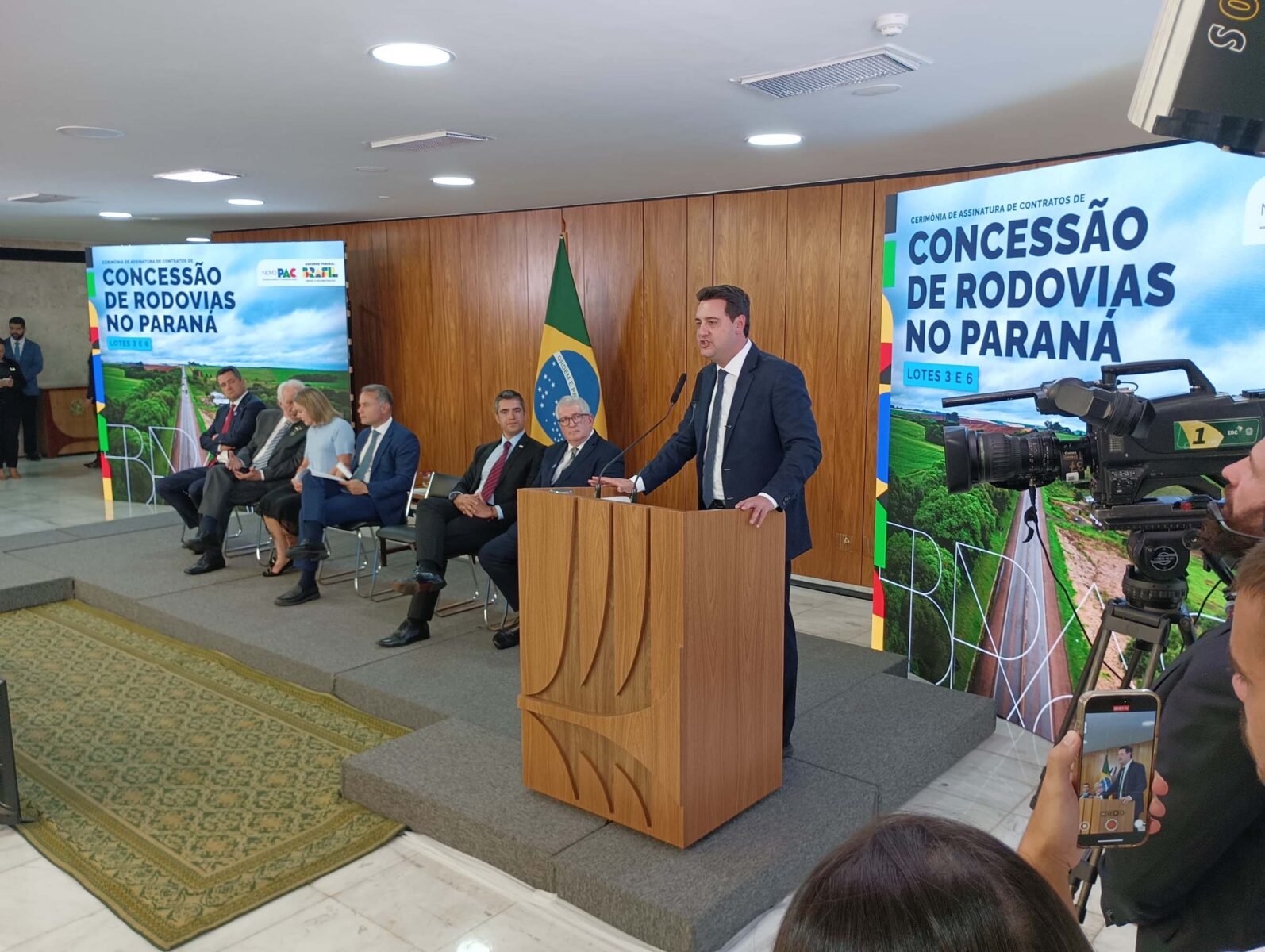 Concessões rodoviárias: com R$ 36 bilhões em obras, contratos dos lotes 3 e 6 das rodovias paranaenses são assinados 4 whatsapp image 2025 04 28 at 15.49.48 3