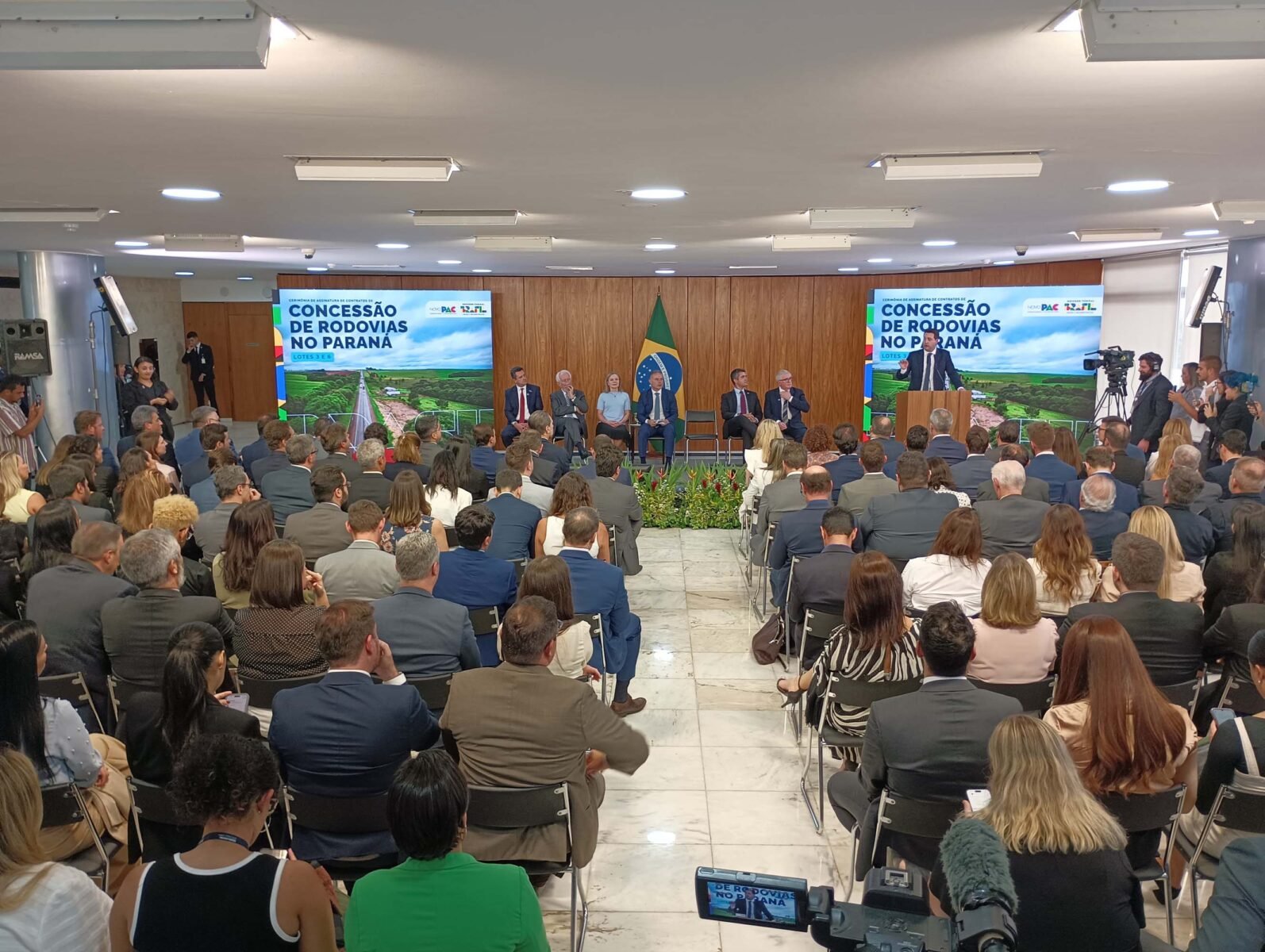 Concessões rodoviárias: com R$ 36 bilhões em obras, contratos dos lotes 3 e 6 das rodovias paranaenses são assinados 3 whatsapp image 2025 04 28 at 15.49.50 2