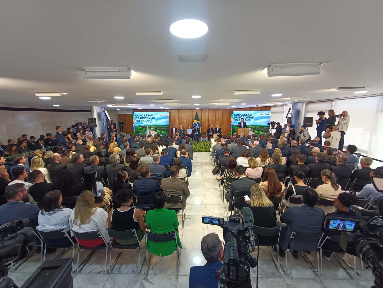 Concessões rodoviárias: com R$ 36 bilhões em obras, contratos dos lotes 3 e 6 das rodovias paranaenses são assinados 2 whatsapp image 2025 04 28 at 15.49.52 1