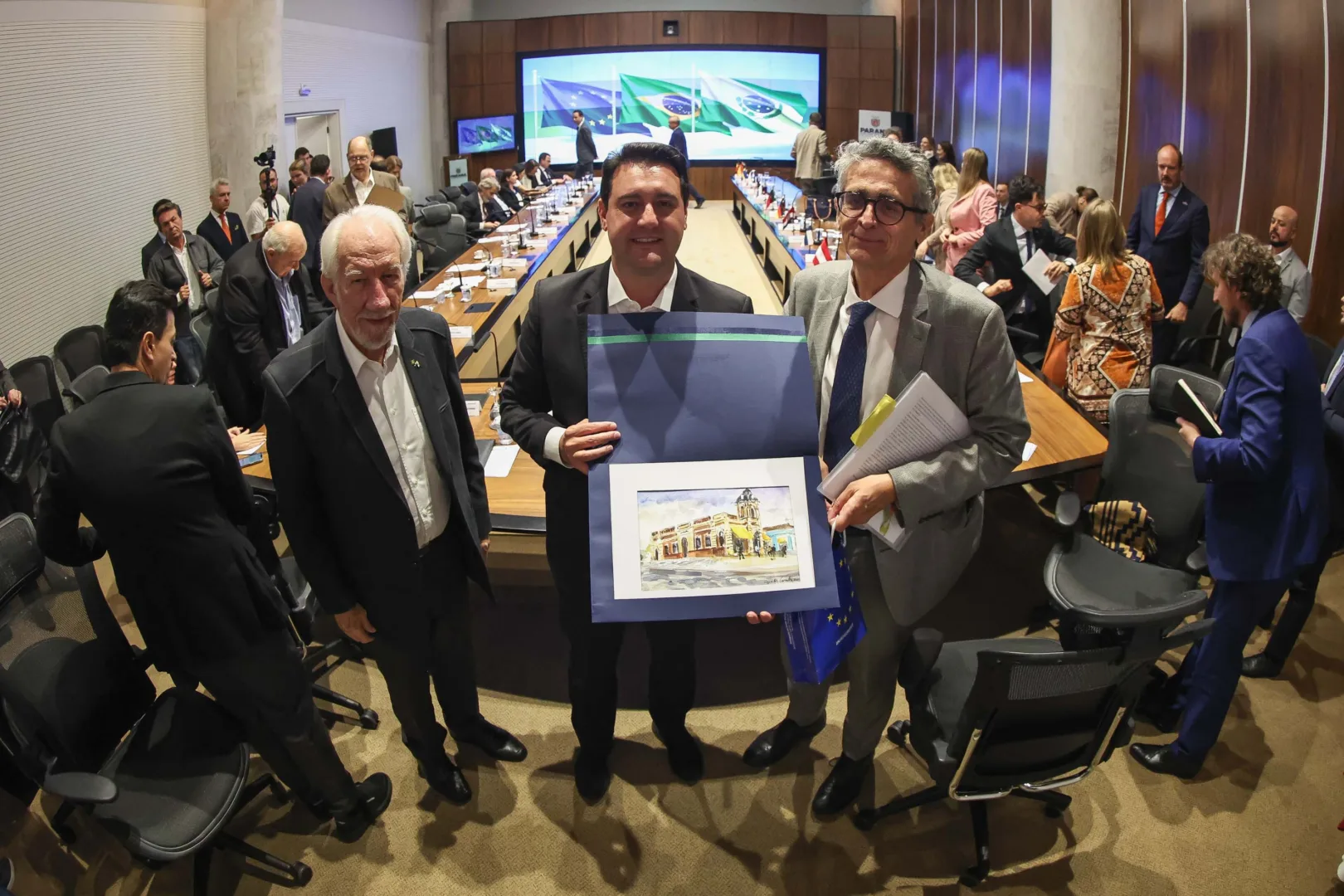 Paraná no mapa global! Ratinho Junior recebe comitiva da União Europeia para fortalecer parcerias, investimentos e impulsionar novas oportunidades no Estado 15 whatsapp image 2025 05 21 at 15.46.26