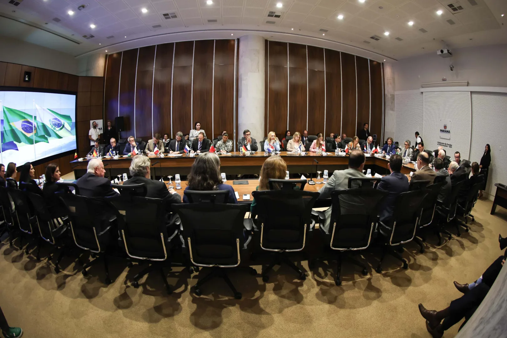 Paraná no mapa global! Ratinho Junior recebe comitiva da União Europeia para fortalecer parcerias, investimentos e impulsionar novas oportunidades no Estado 12 whatsapp image 2025 05 21 at 15.46.53