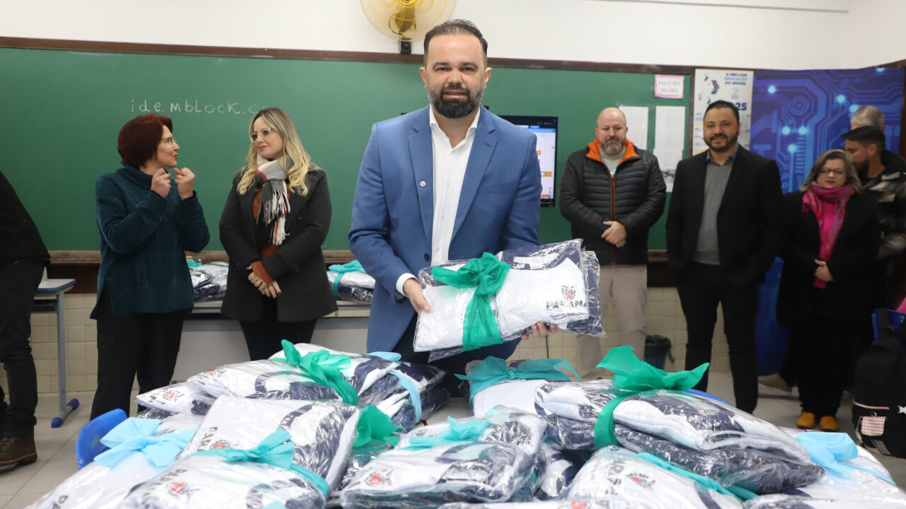 Estado vai distribuir uniformes para alunos de todas as 412 escolas de tempo integral