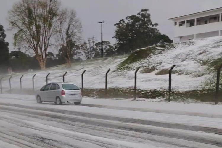 Tempestade de granizo danifica 600 casas em Castro; Estado auxilia município com ações emergenciais 6 whatsapp image 2025 08 26 at 11.03.14 - Saiba Já News