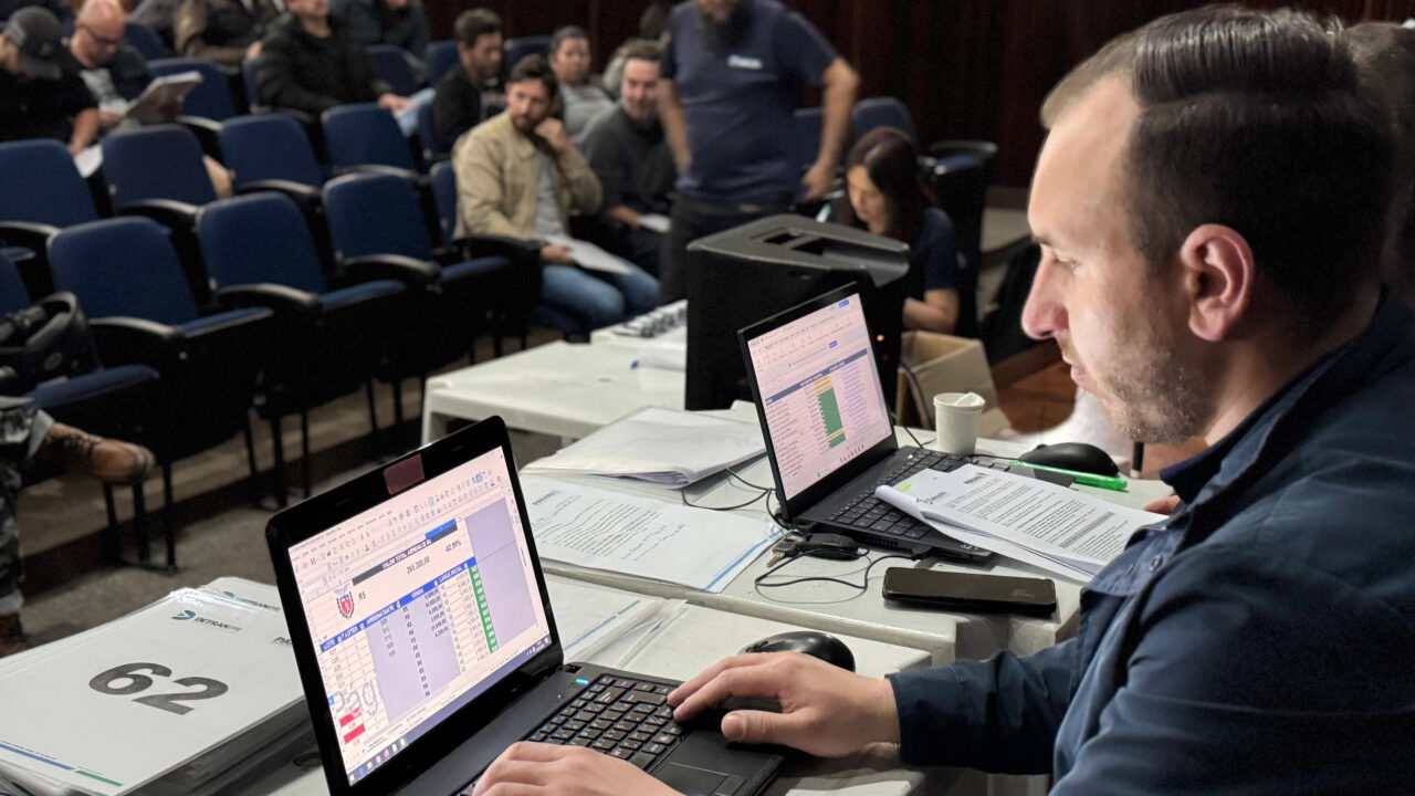 Detran-PR arrecada mais de R$ 4,8 milhões em leilões de veículos e materiais ferrosos