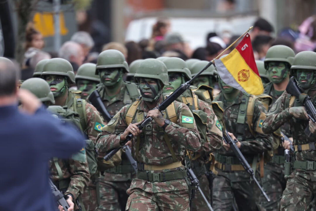 203 anos da Independência: 6,5 mil pessoas desfilam no 7 de Setembro em Curitiba 40 whatsapp image 2025 09 07 at 11.20.17 2 - Saiba Já News