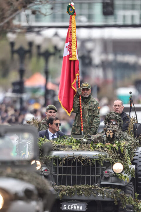 203 anos da Independência: 6,5 mil pessoas desfilam no 7 de Setembro em Curitiba 2 whatsapp image 2025 09 07 at 11.20.20 2 - Saiba Já News