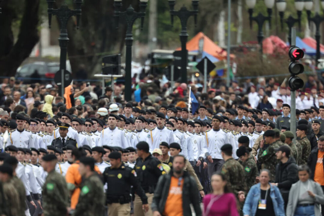 203 anos da Independência: 6,5 mil pessoas desfilam no 7 de Setembro em Curitiba 30 whatsapp image 2025 09 07 at 11.20.22 1 - Saiba Já News