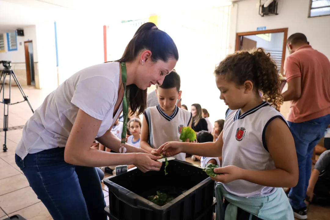 🌱 Escolas sustentáveis: compostagem que transforma resíduos em solução!